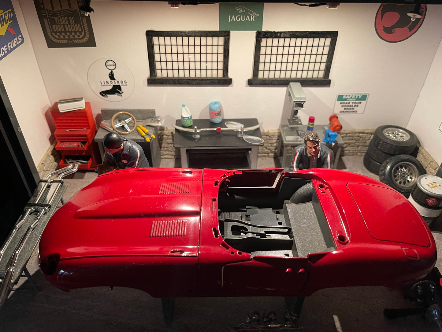 Jaguar E type Restoration Diorama