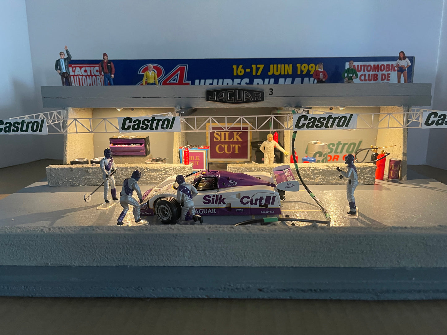 Jaguar wins Le mans in 1990 Diorama