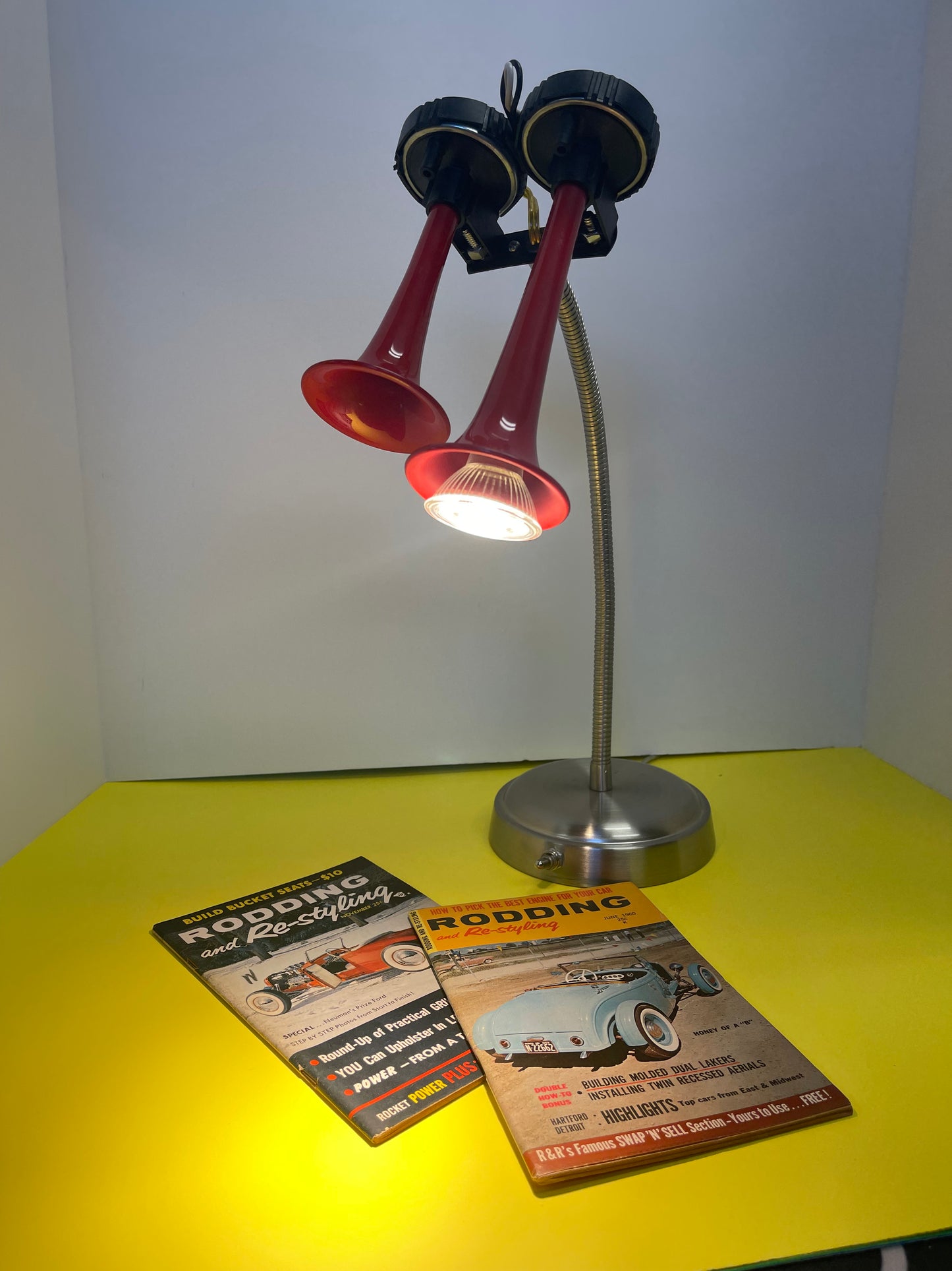 Flexible Halogen Air Horn Desk Lamp